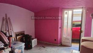 Casa de poble per reformar en el centre de Llagostera